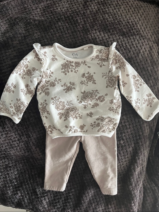 C&A baby Other - Cream Floral Ruffle Top with Light Beige Pants